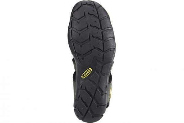 Keen_Clearwater_CNX_Leather_magnet_black01
